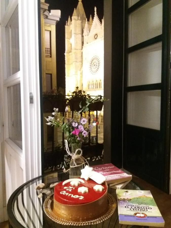 Albany Ancha Hotel Leon Bagian luar foto The view from the window of the room where the first mass was celebrated