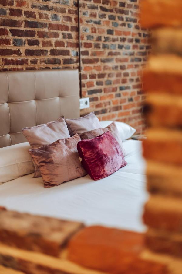 Albany Ancha Hotel Leon Bagian luar foto Silk cushions