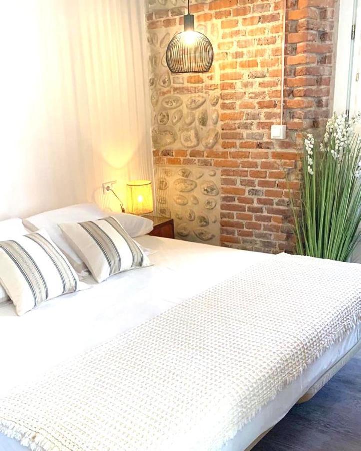 Albany Ancha Hotel Leon Bagian luar foto A bedroom at the Old Mill