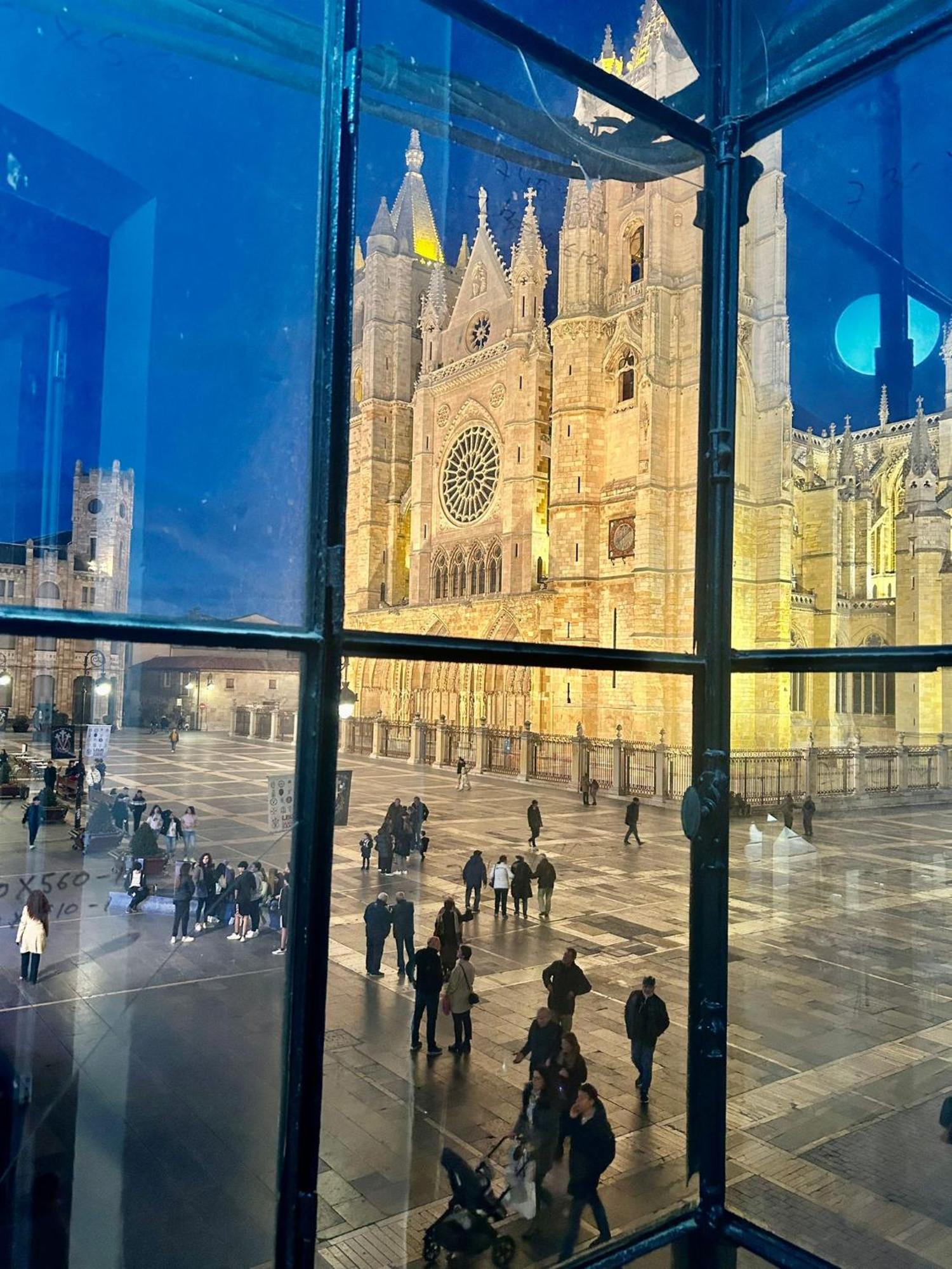 Albany Ancha Hotel Leon Bagian luar foto The Cathedral of the Holy Saviour