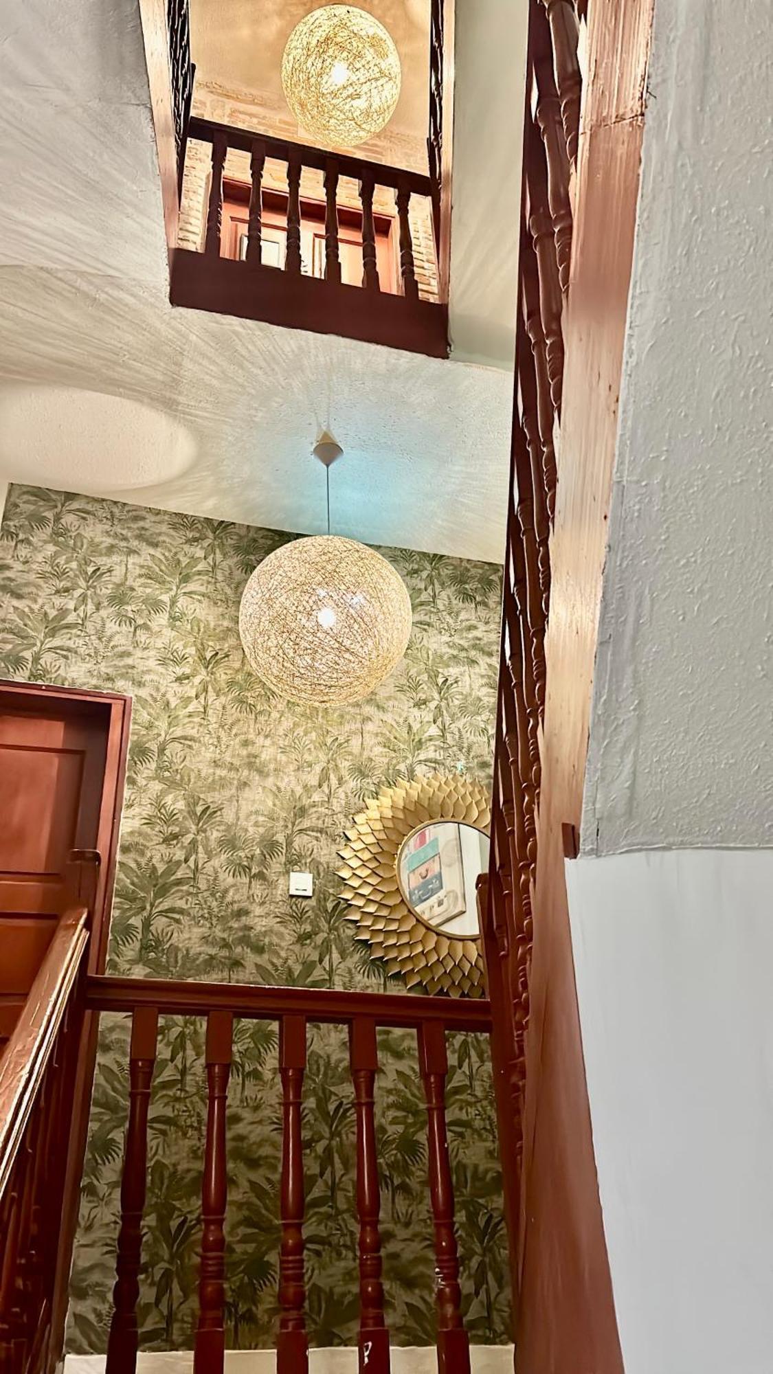 Albany Ancha Hotel Leon Bagian luar foto A light fixture