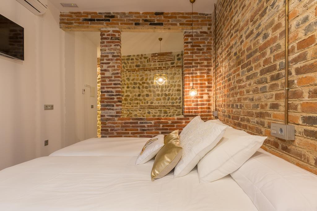 Albany Ancha Hotel Leon Bagian luar foto A bedroom at the hotel