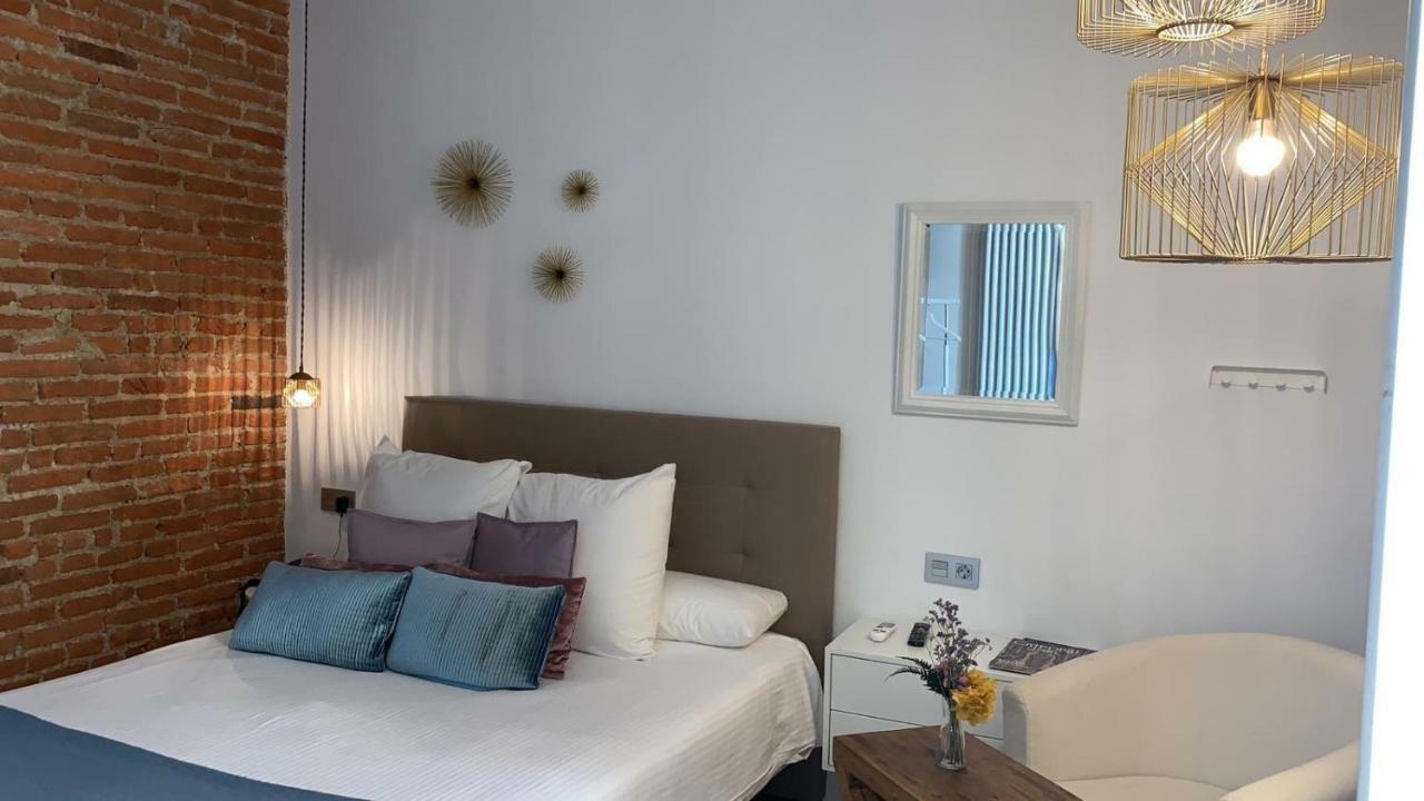 Albany Ancha Hotel Leon Bagian luar foto A bedroom at the hotel
